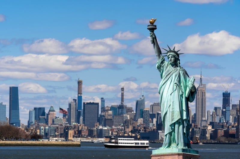 statue-of-liberty-new-york-skyline