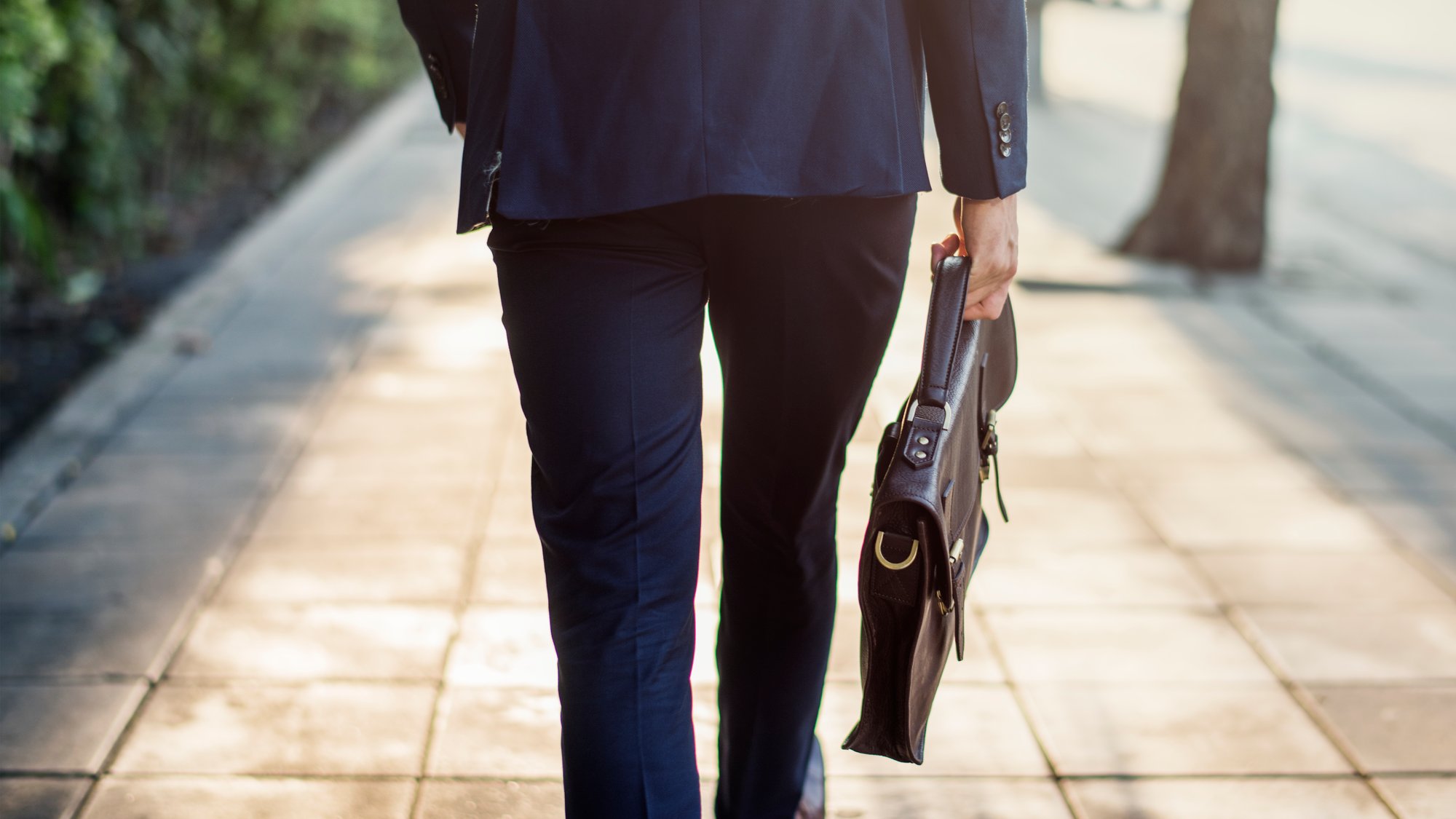 walking-business-man-holding-his-bag